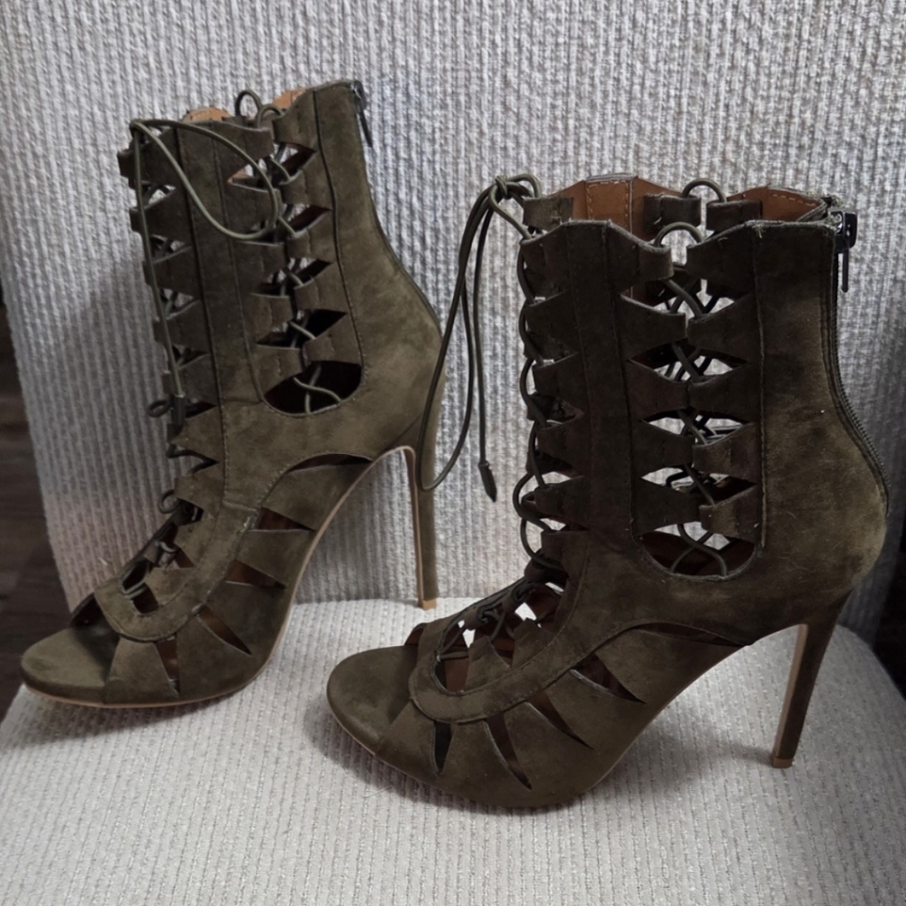 Womens heel by Shoe Dazzle